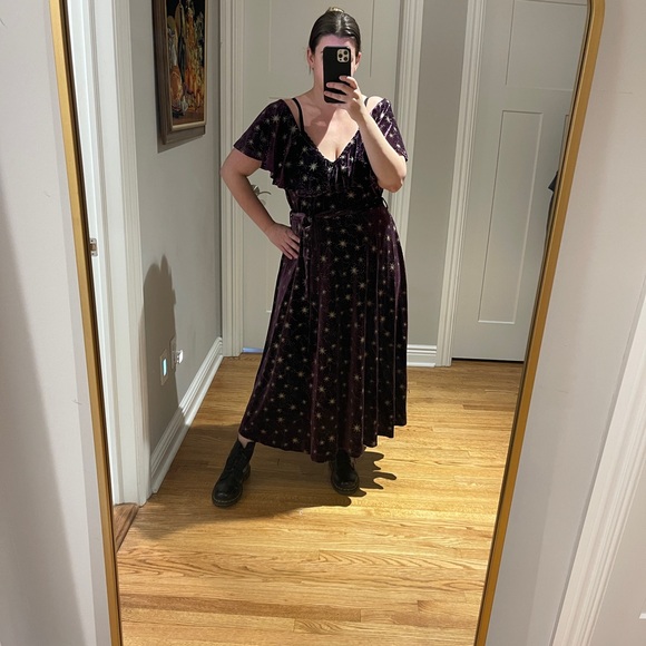 CIDER VELVET V-NECK STAR RUFFLE TIE BACK MIDI DRESS 0XL - Picture 4 of 9